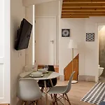 Апартаменти Arroios Urban With Mezzanine *