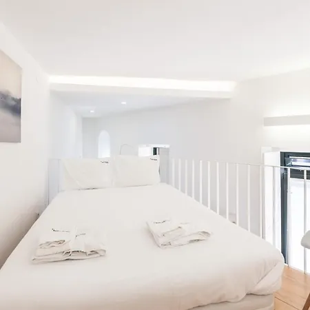 Arroios Urban Studio With Mezzanine شقة